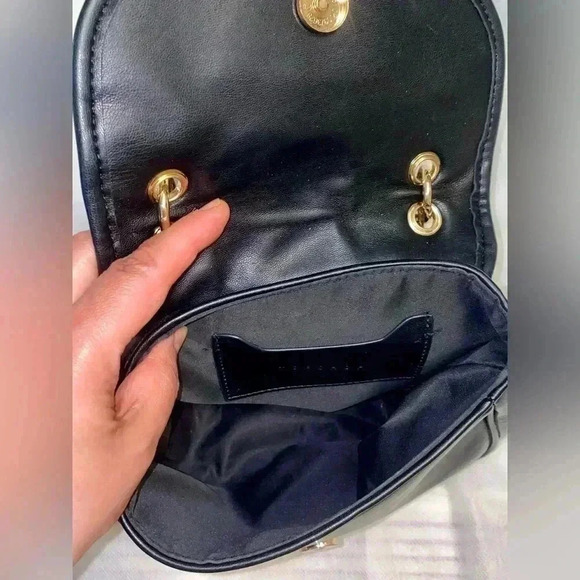 Cute black purse 👛 with crab 🦀  lock decor 🦀 - Picture 5 of 7